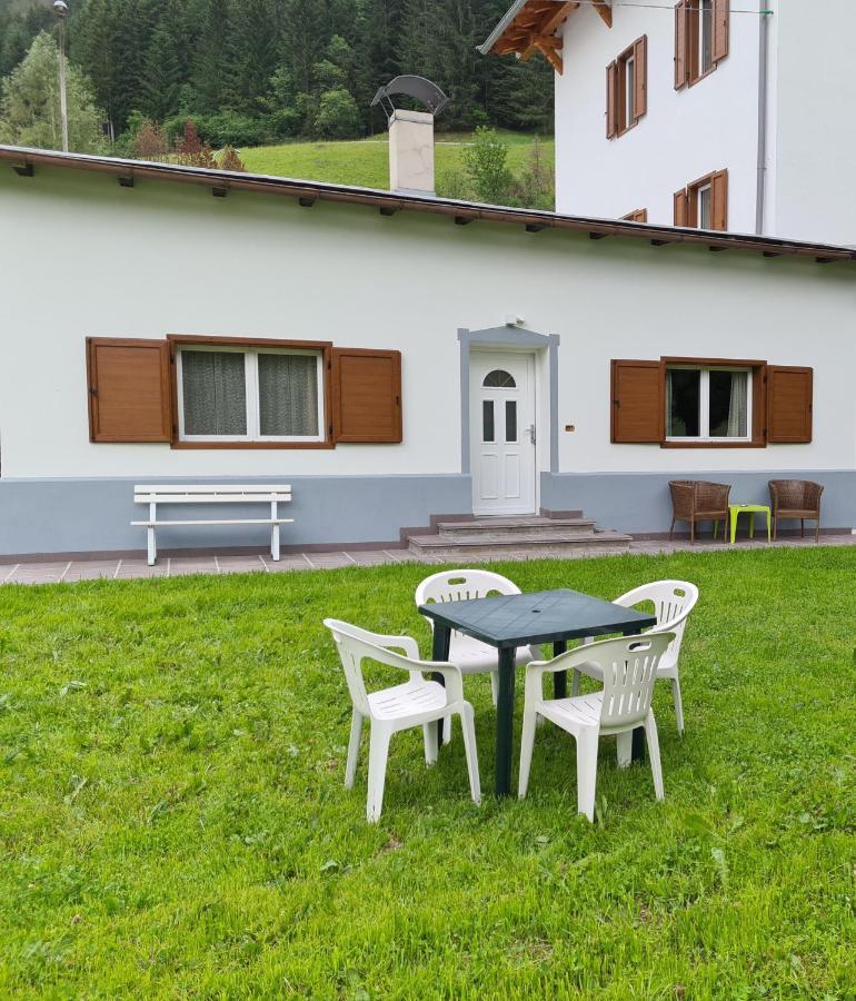 Appartment Deville With Garden Моэна Экстерьер фото